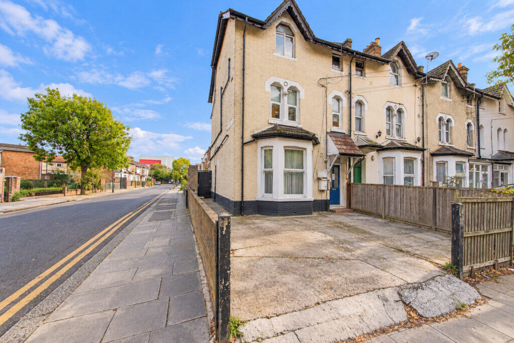 Main image of property: Flat 4, 62 Willoughby Lane, N17 0SS