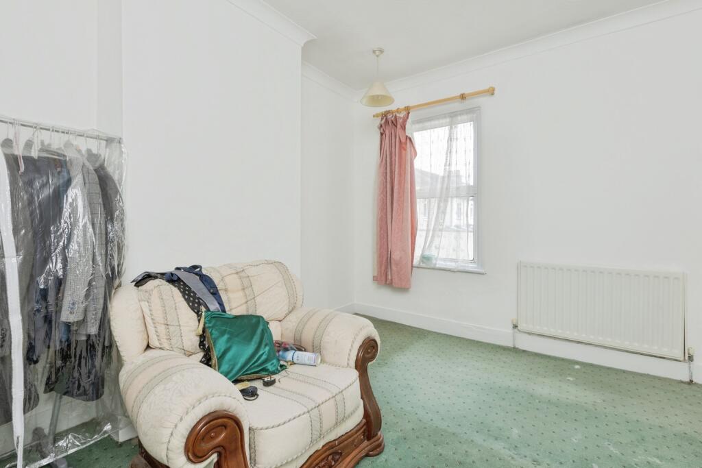 St. James's Avenue, Gravesend, Kent, DA11 photo 4