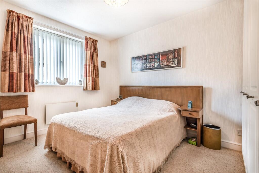 Apartment in Southampton - View 4