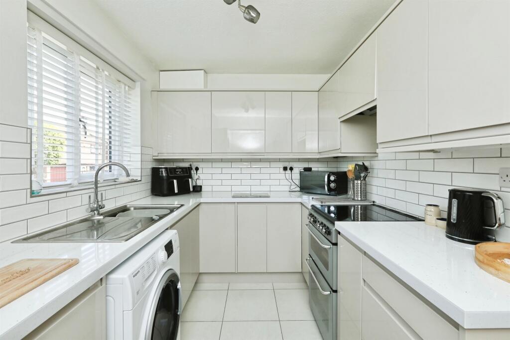 Main image of property: Birchcroft Drive, Mansfield Woodhouse, Mansfield