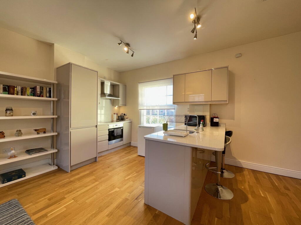 Apartment in Reading - View 4