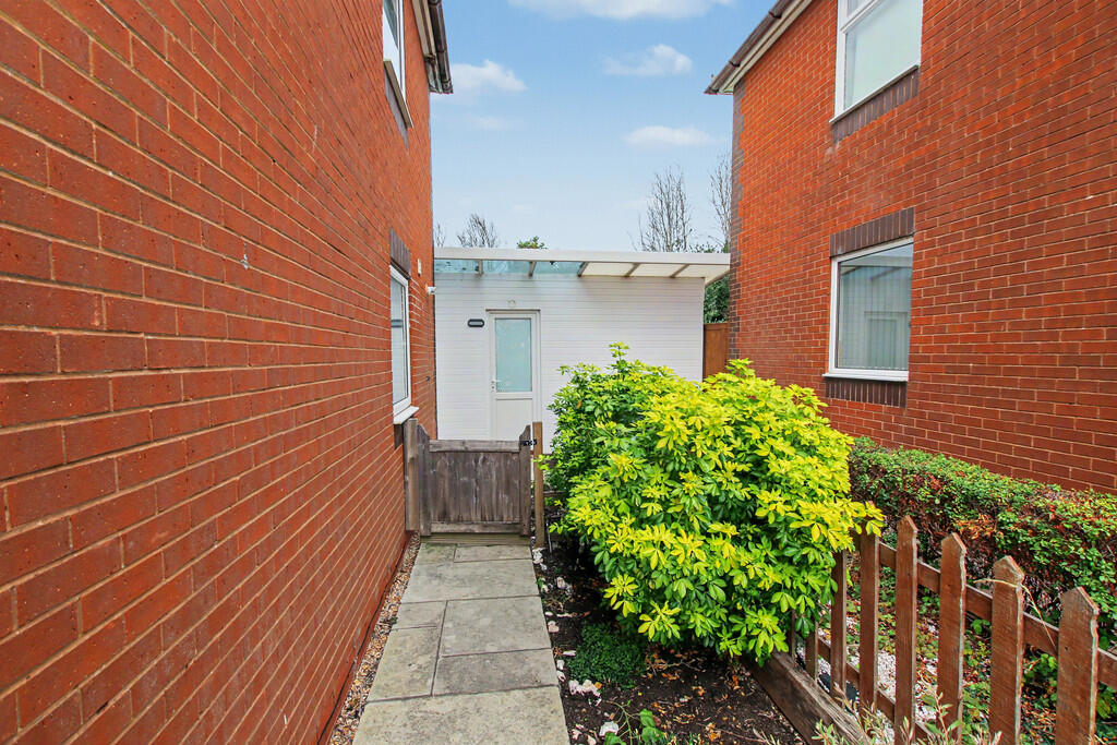 Apartment in Southampton - View 2
