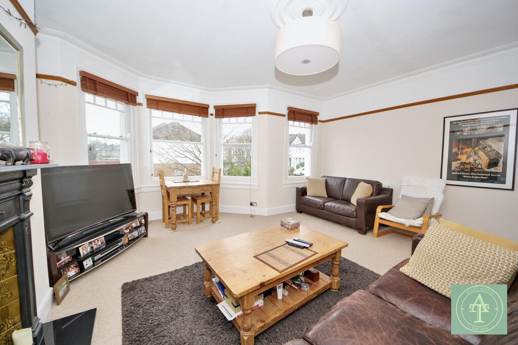 Harlech Road, Southgate, N14 photo 3