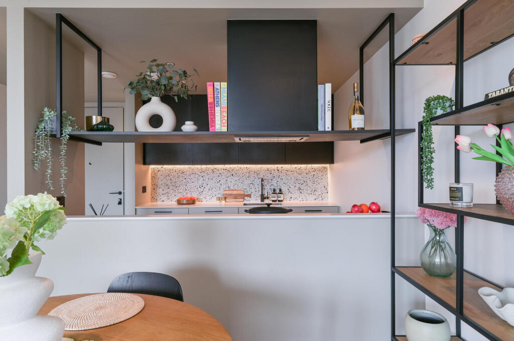 Apartment in London - View 5