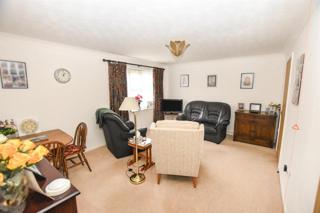 Tutors Way, South Woodham Ferrers, Chelmsford photo 2