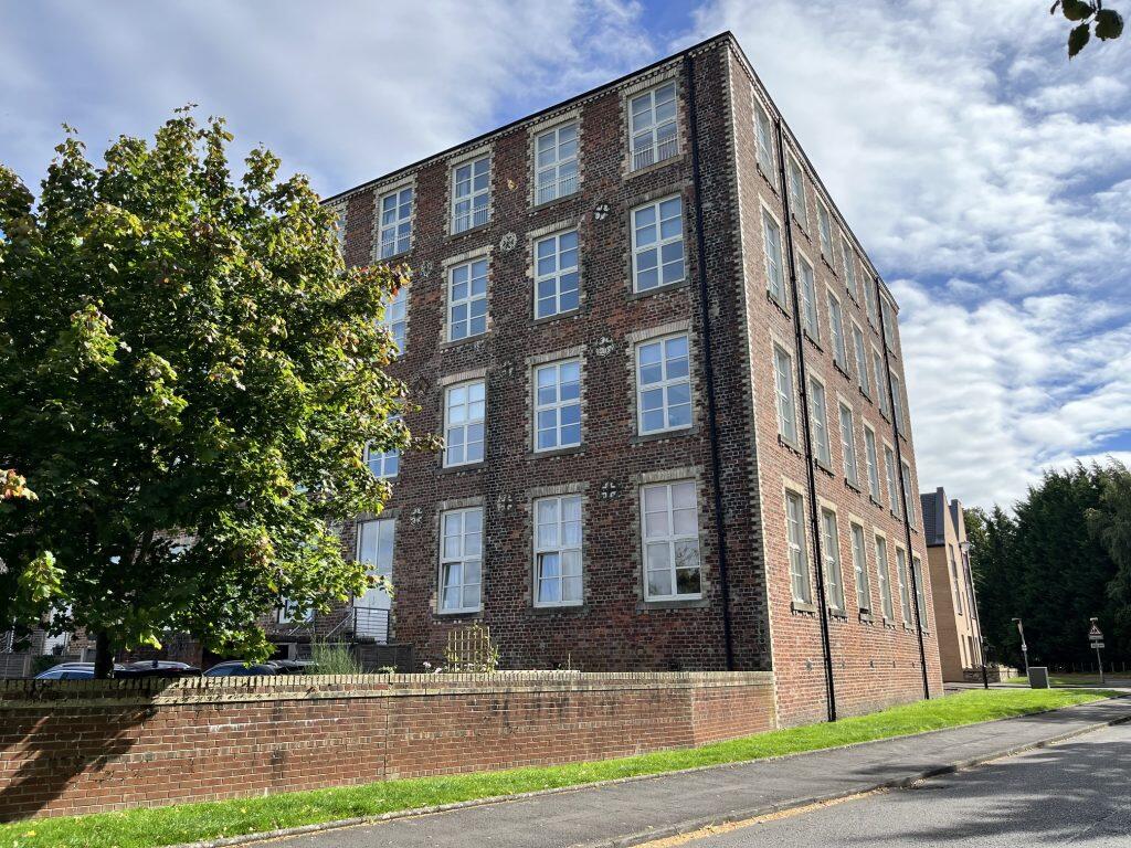 Main image of property: 82 Woolcarders Court Cambusbarron