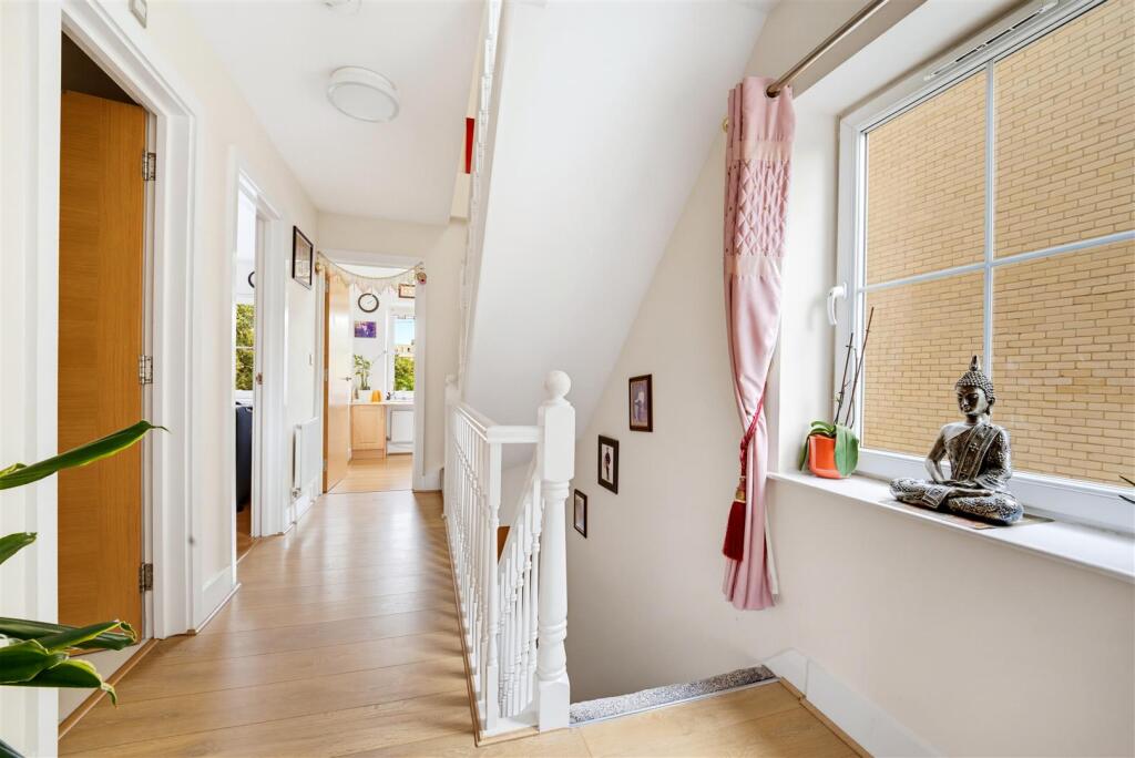 House in Twickenham - View 5