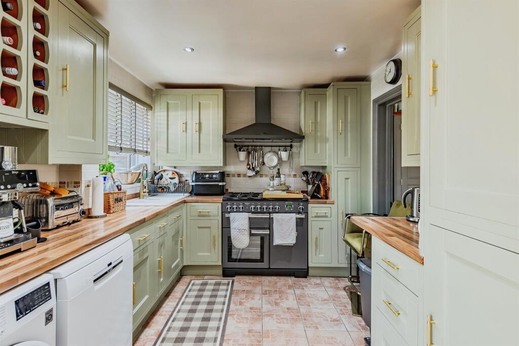 House in Crawley, Tilgate - View 2