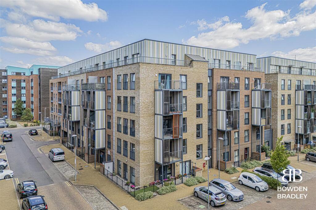 1-bed flat on Maxwell Road, Pulse Court Maxwell Road, RM7, £210,000