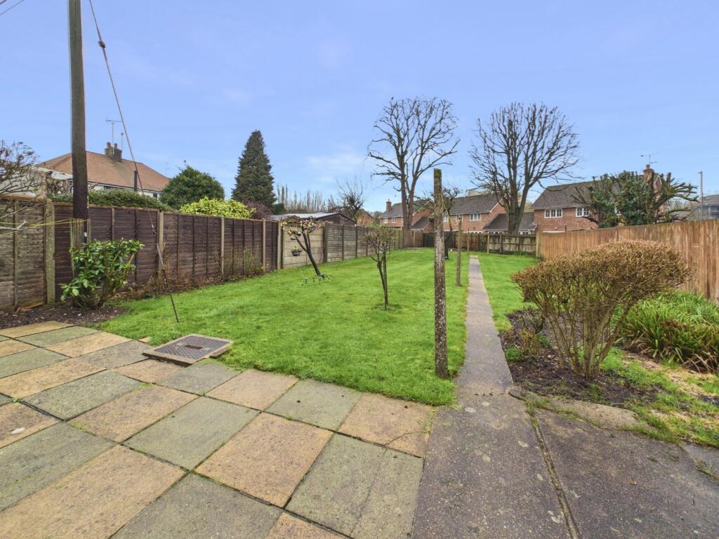 Meare Estate, Wooburn Green, Buckinghamshire, HP10 photo 2