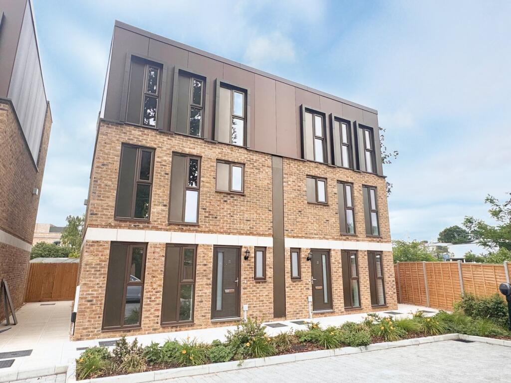 4-bed semi-detached on Station Avenue, Walton On Thames, KT12, £750,000