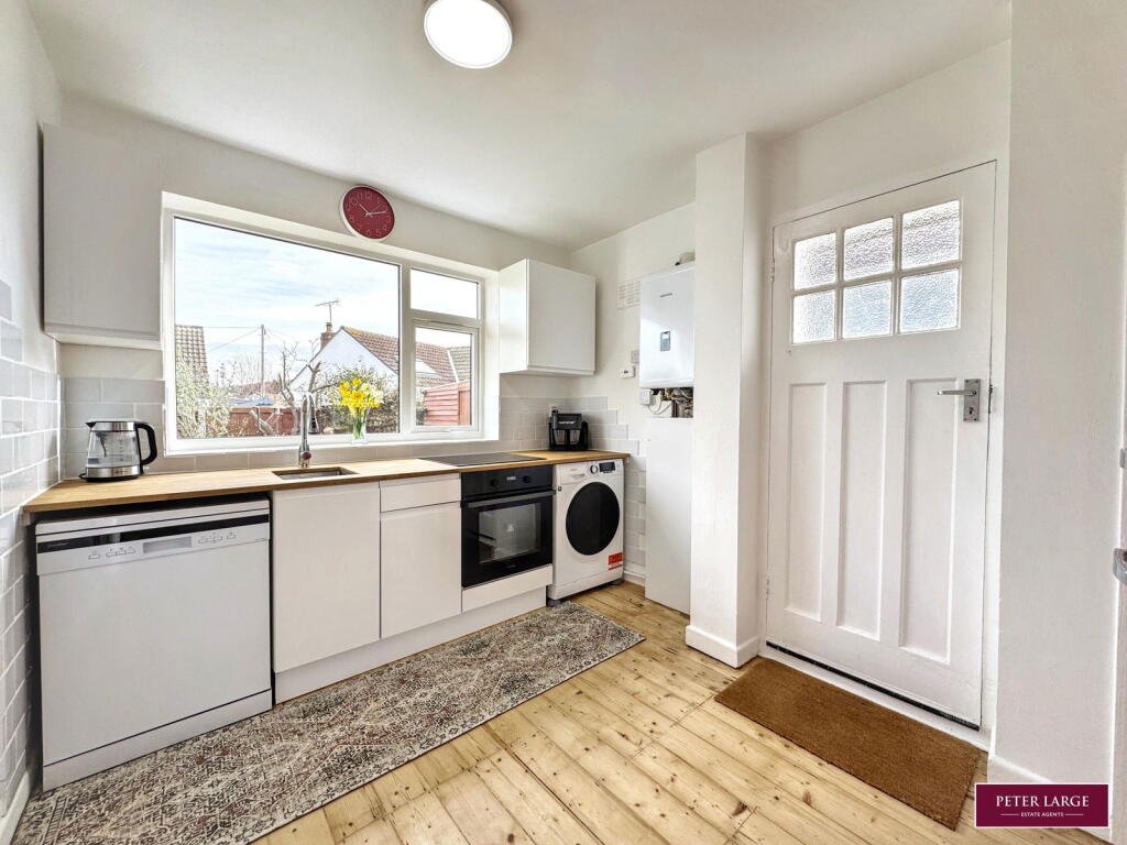 Ffordd Penrhwylfa, Prestatyn, Denbighshire, LL19 8BS photo 4