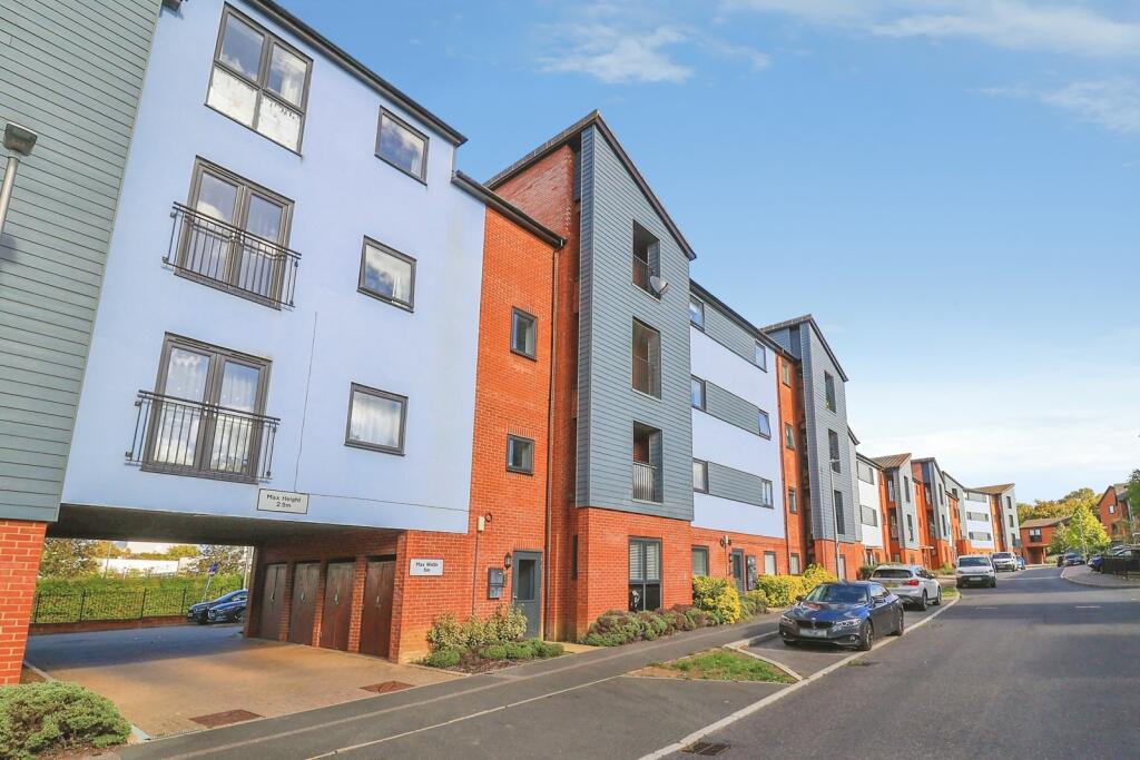 1-bed flat on Harley Drive, Walton, Milton Keynes, Buckinghamshire, MK7, £175,000