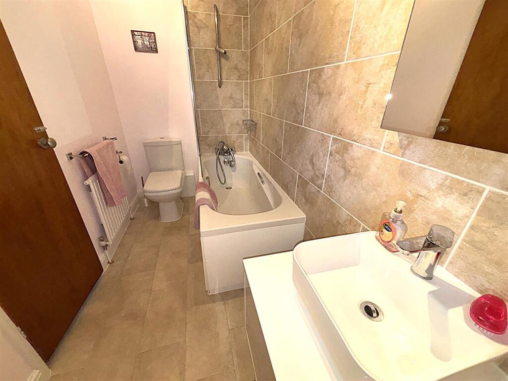 Apartment in Bromley - View 4