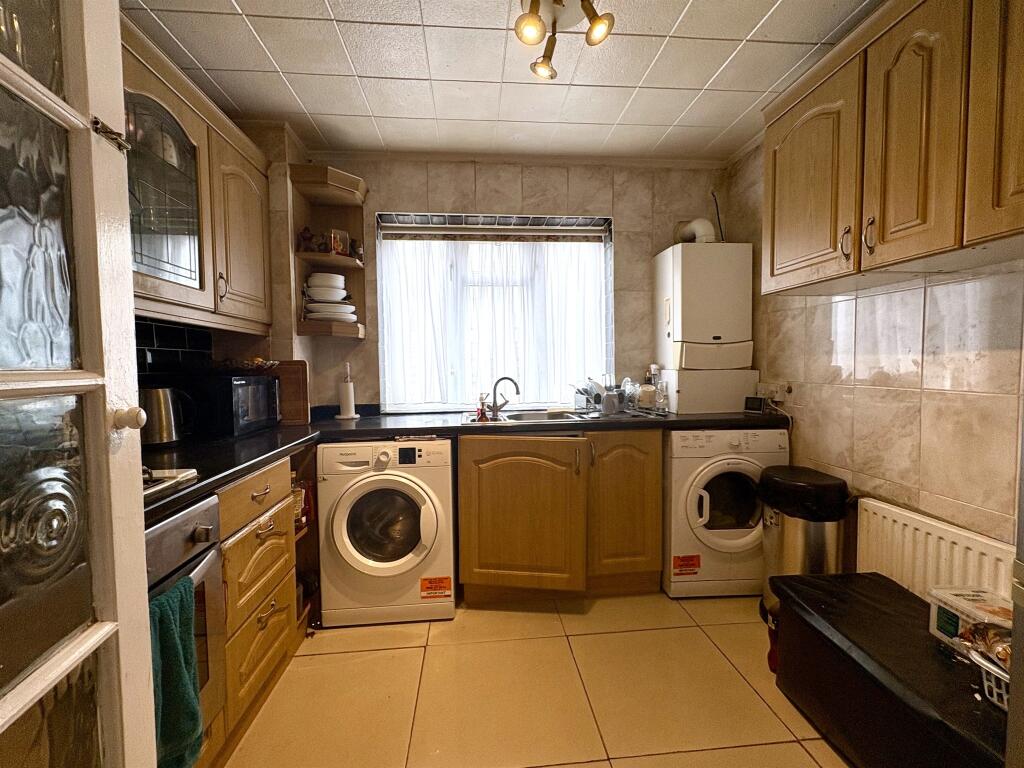 Apartment in Ilford - View 3