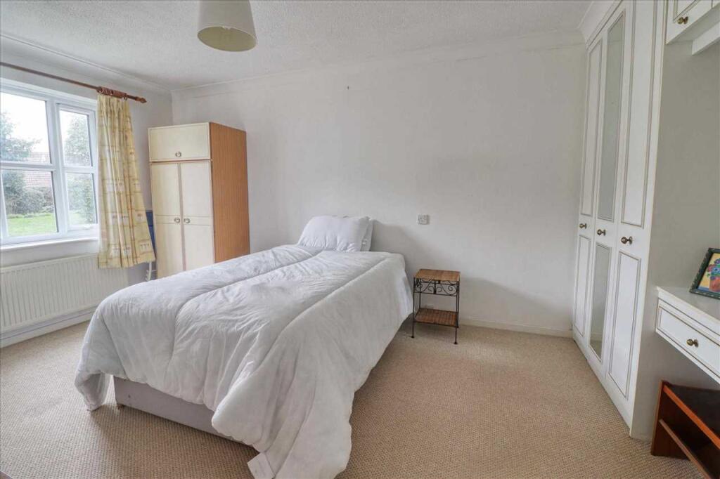 Lyon Close, East Clacton photo 4