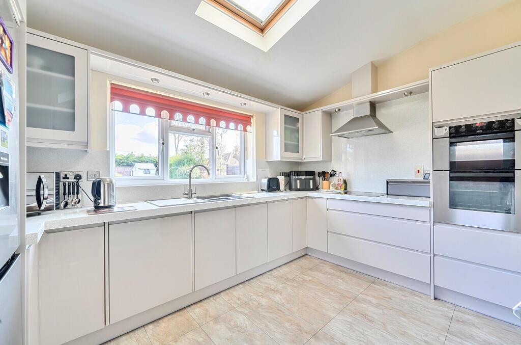 Nythe Road, Stratton St Margaret, Swindon, SN3 photo 2