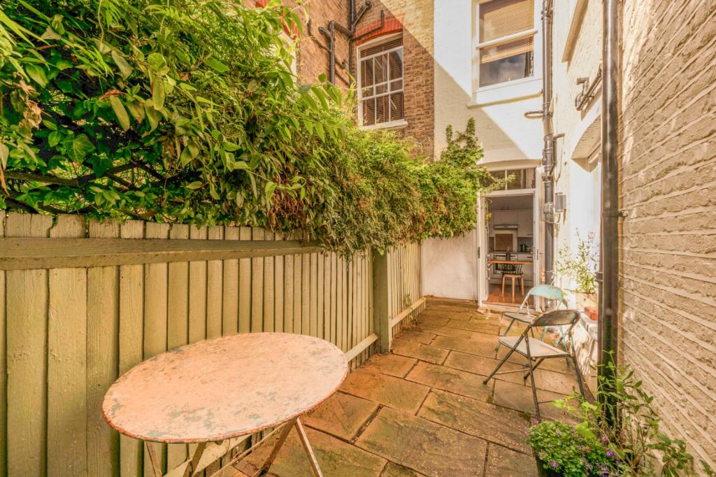 Apartment in London - More