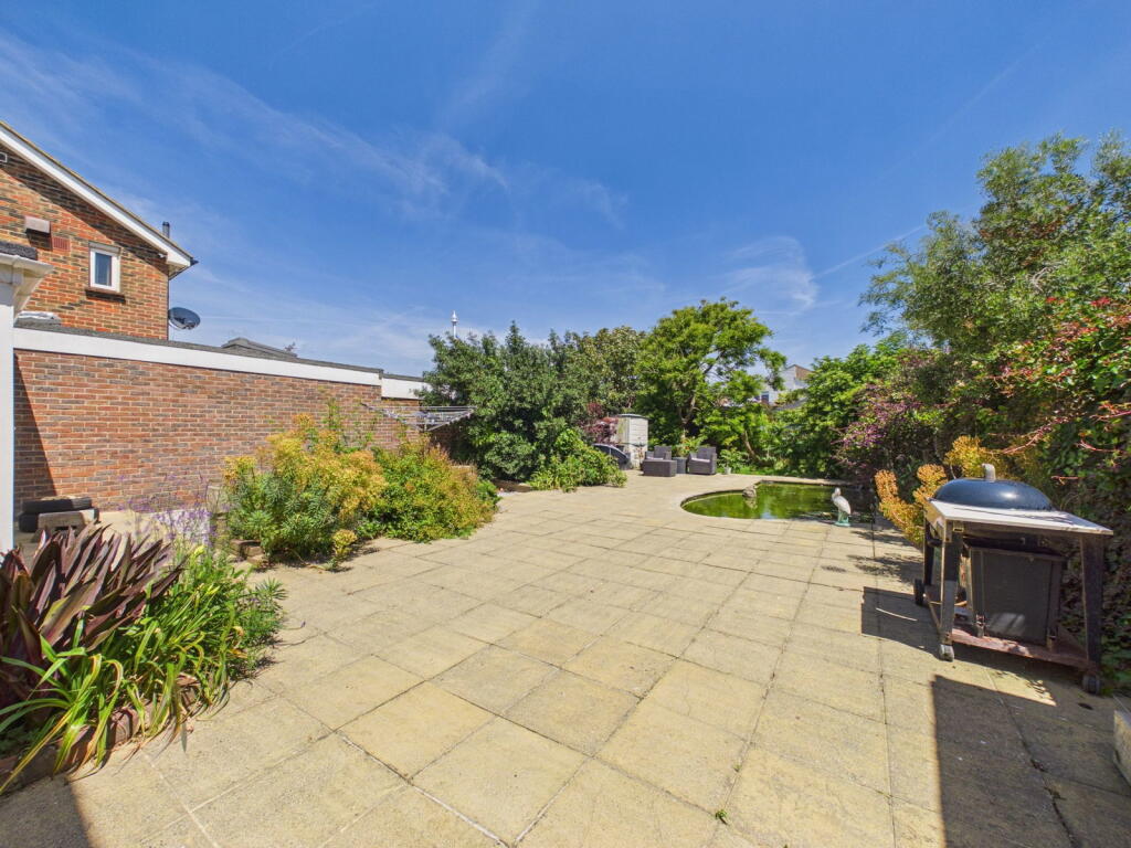 Falcon Close, Shoreham By Sea photo 3
