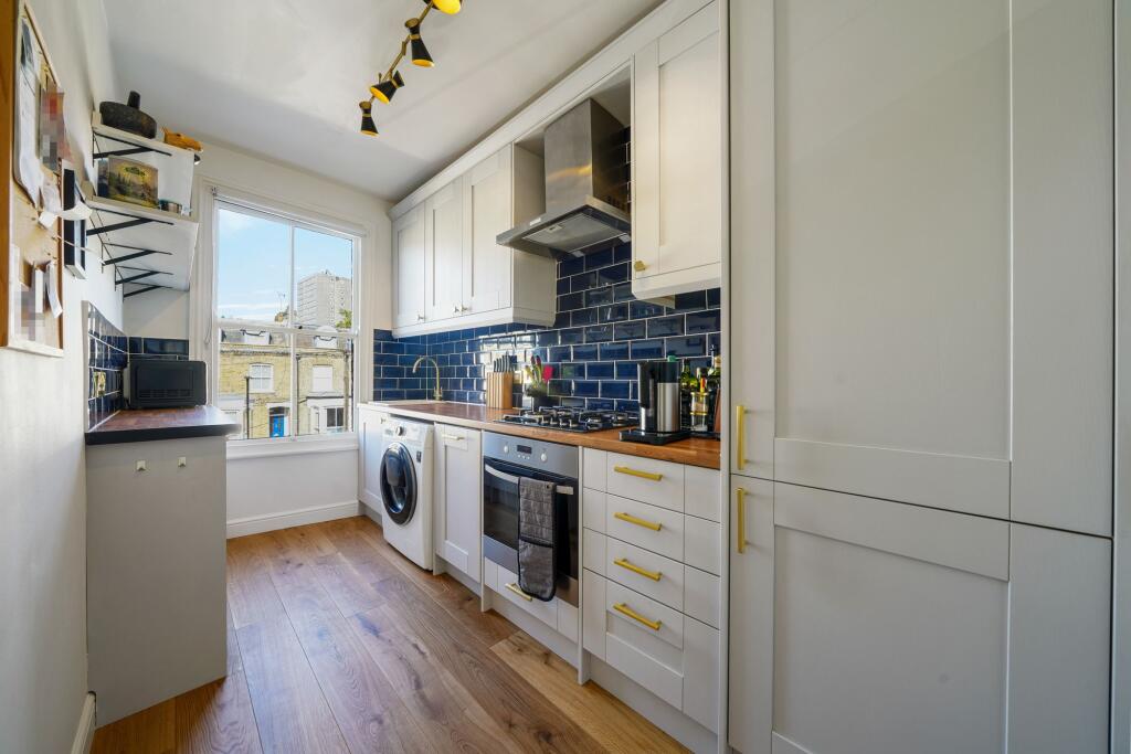 Apartment in London, Crouch Hall Court, Finsbury Park - View 2