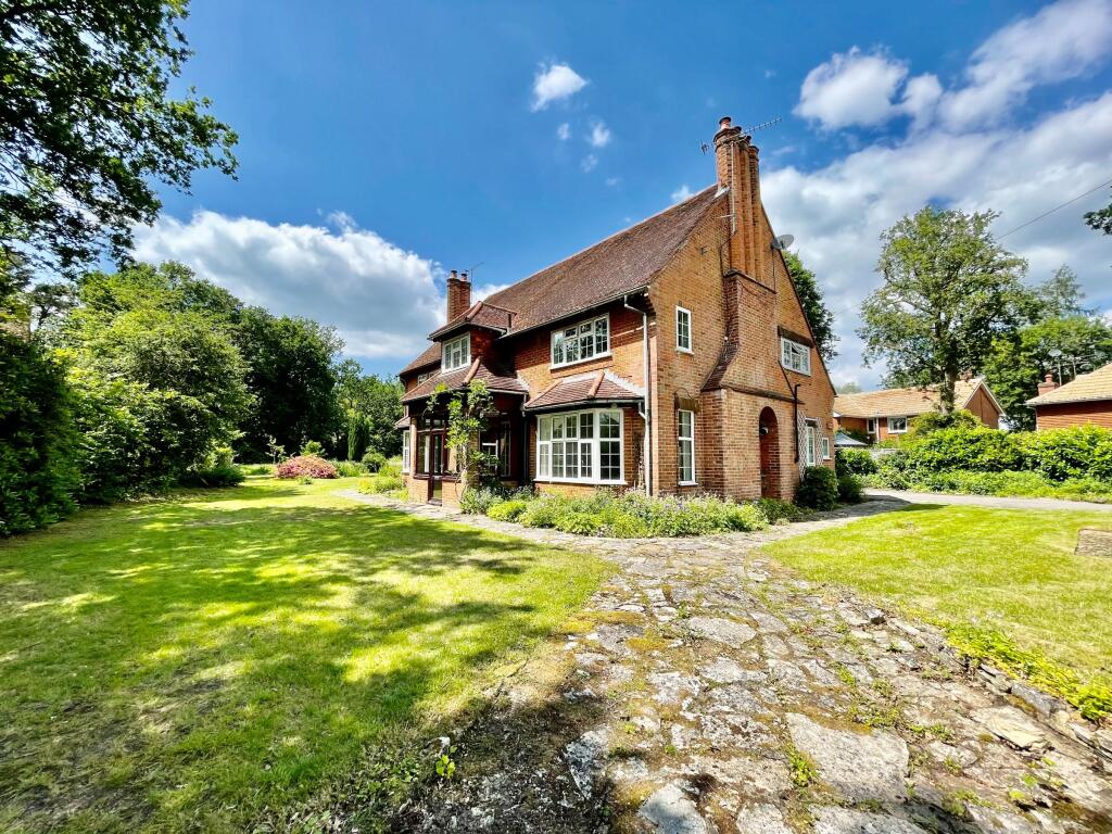 Main image of property: Quennells Hill, Wrecclesham, Farnham