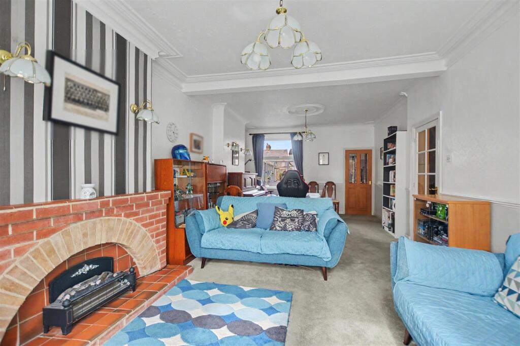 College Street, Long Eaton - More