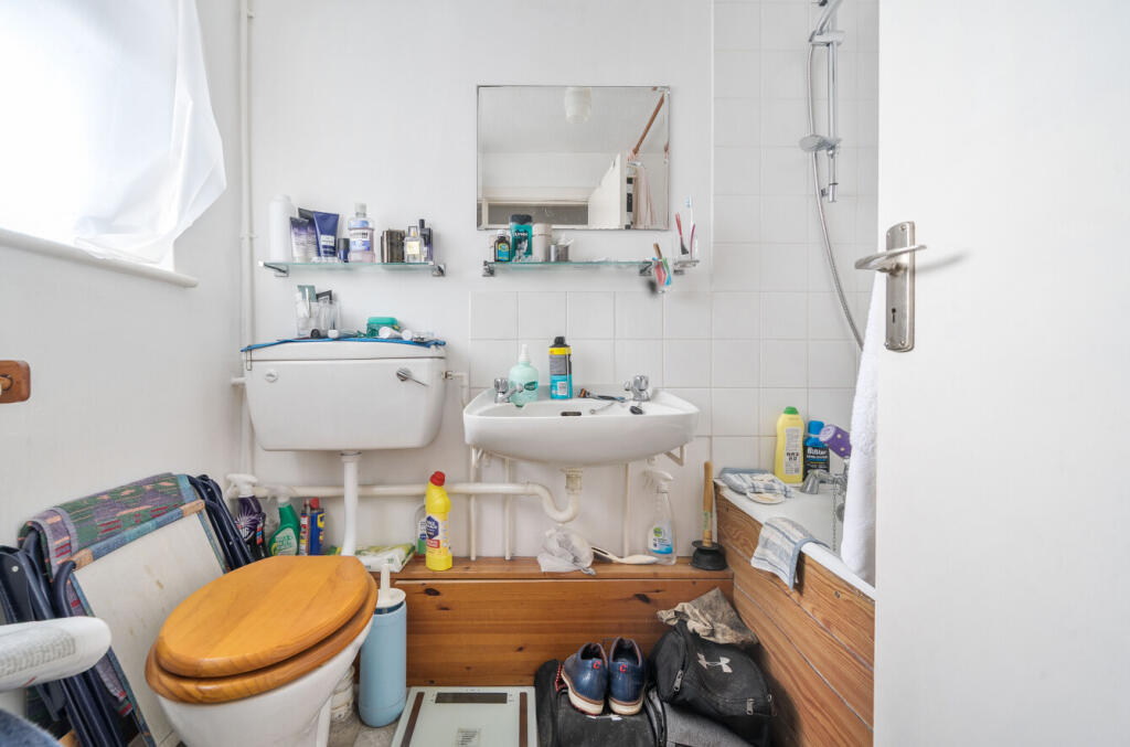 Apartment in Worthing, West Sussex - View 5