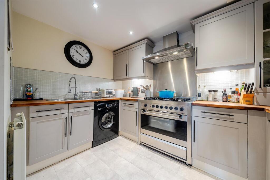 Wynnstay Hall Estate, Ruabon. photo 3