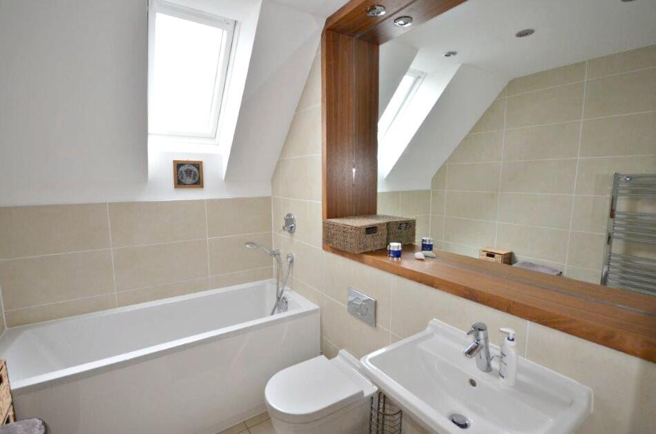 Apartment in Slough - More