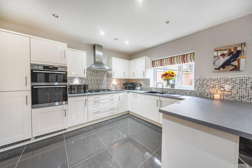 Hawthorn Close, Barleythorpe, Oakham photo 3