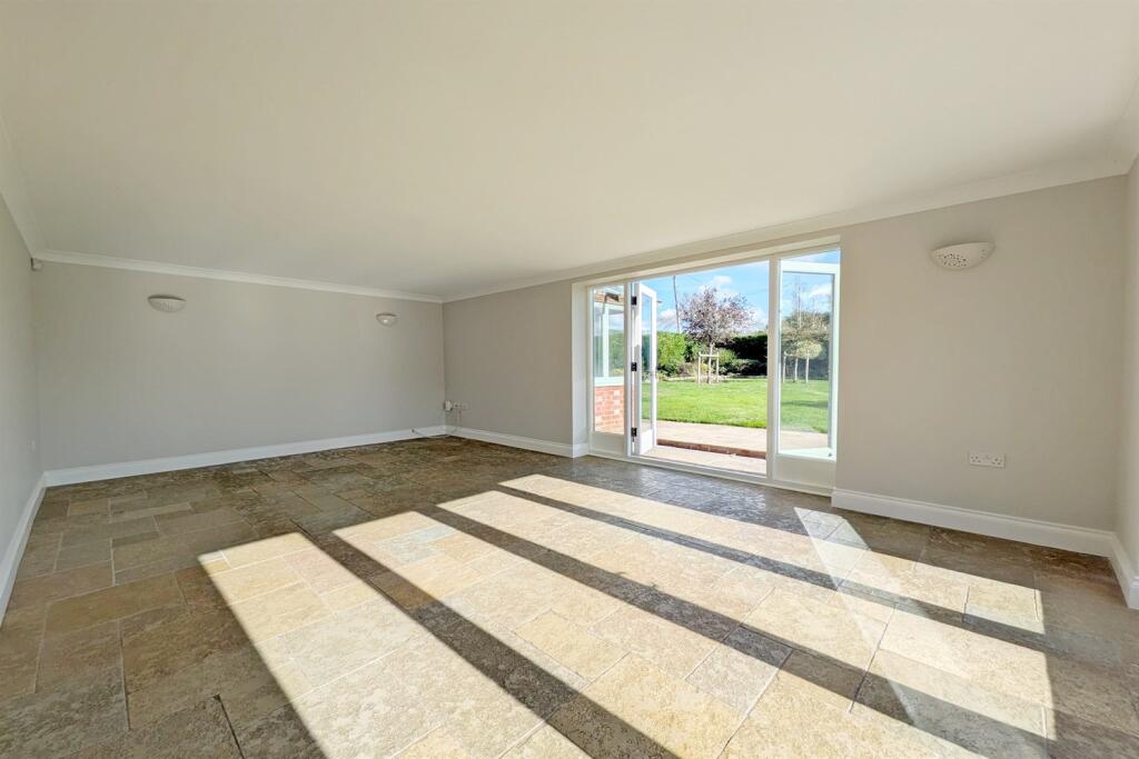House in Portsmouth - More