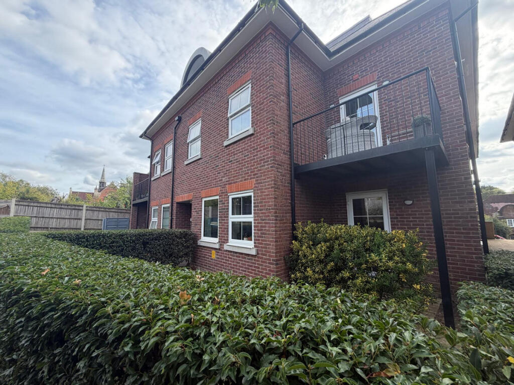 Main image of property: 2 Campden Road, Croydon, CR2 7