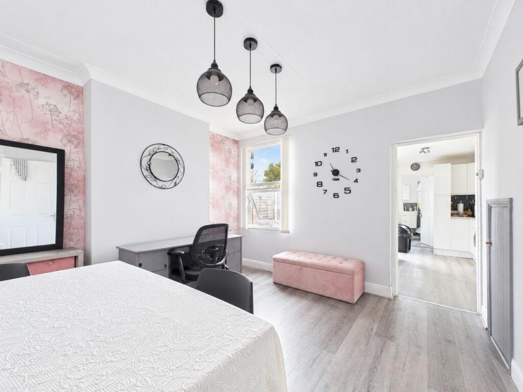 House in Southend-on-Sea - View 5