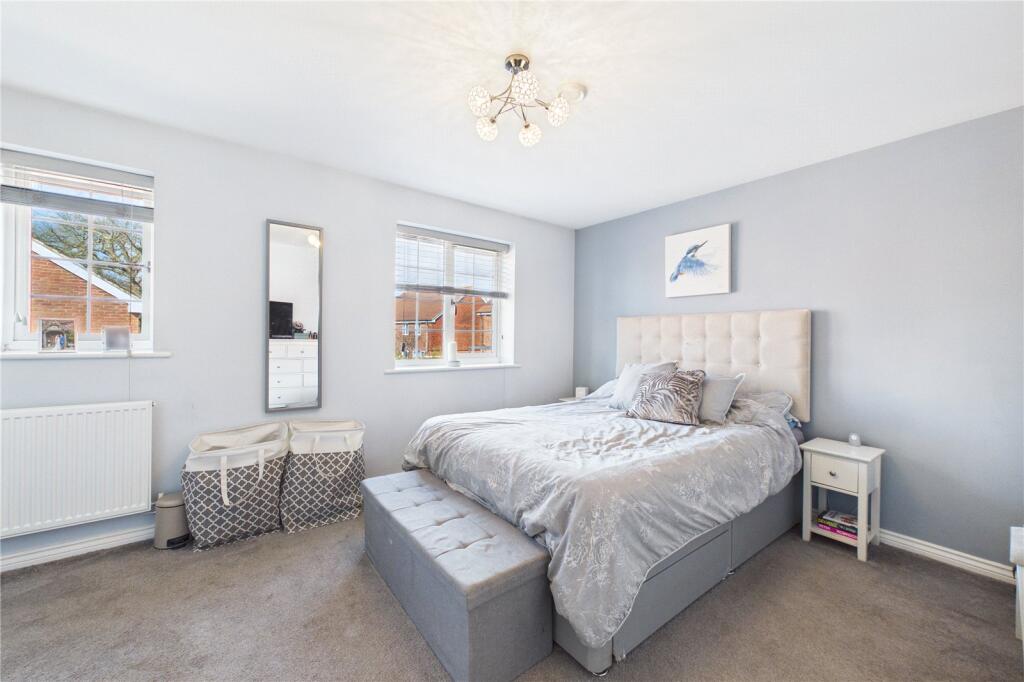 Daffodil Crescent, Forge Wood, Crawley, West Sussex, RH10 photo 4