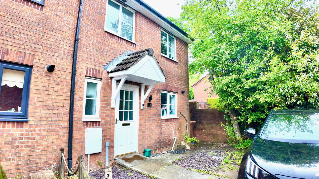 House in Newport - More