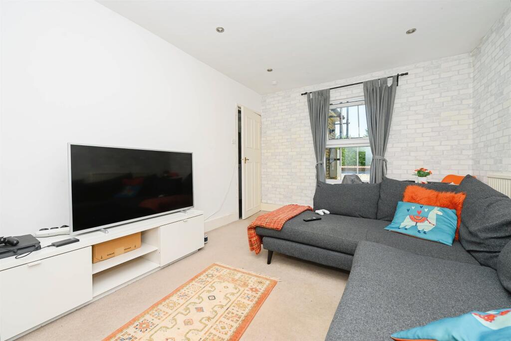 Main image of property: London Road, HEMEL HEMPSTEAD, HEMEL HEMPSTEAD
