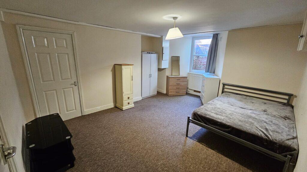 Main image of property: Room 1, Edinburgh Road, Armley, Leeds, LS12 3RW