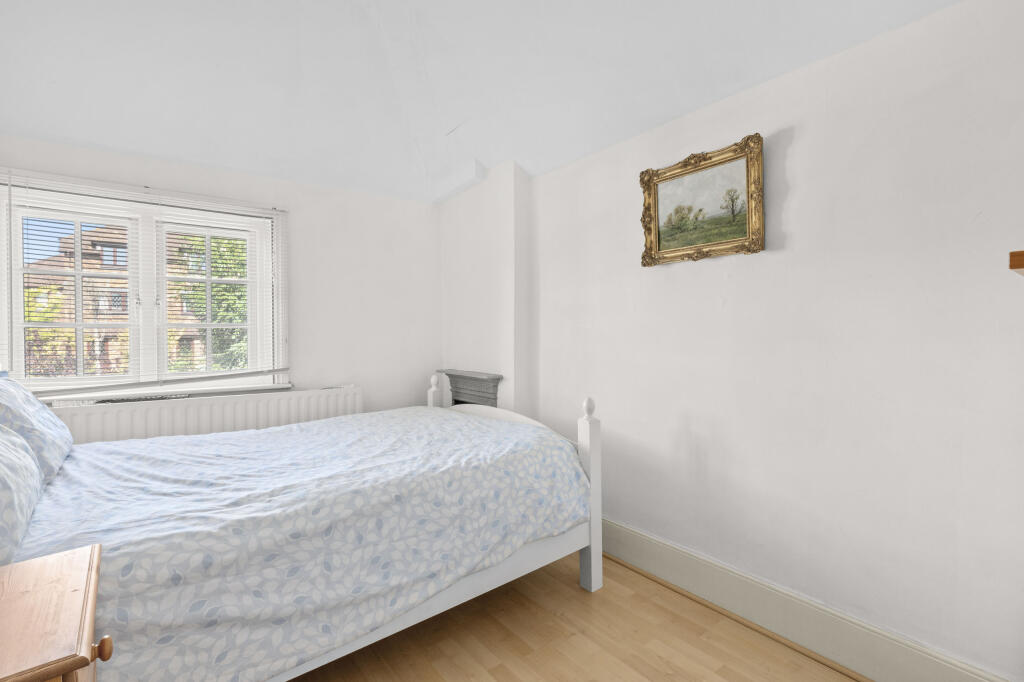 House in Slough, Wooburn - More
