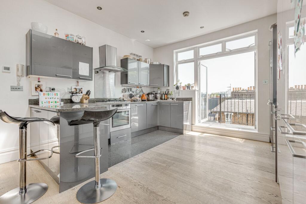 3 bedroom flat for rent