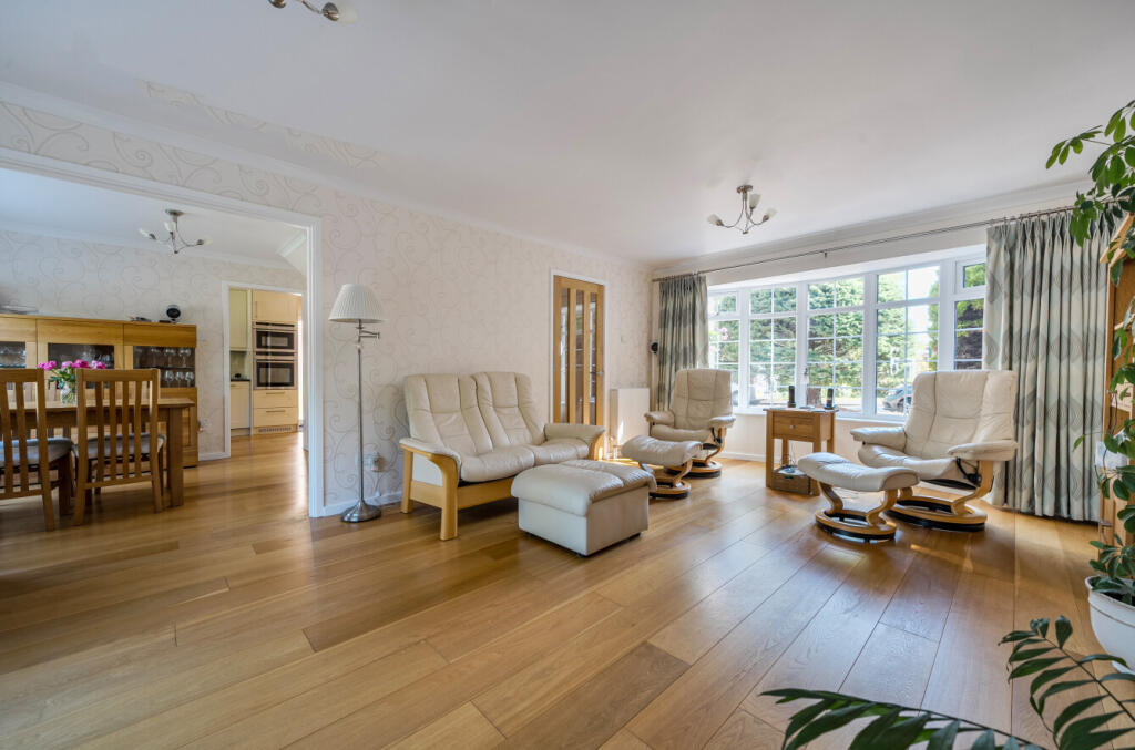 Rowans Close, Farnborough, Hampshire, GU14 photo 2