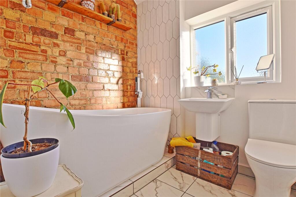 House in Northampton, West Northamptonshire - View 5