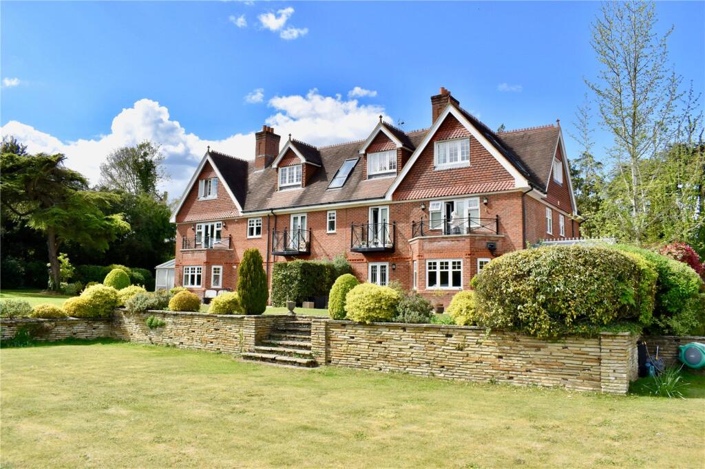 Main image of property: Guildford Road, Fetcham, Leatherhead, Surrey, KT22