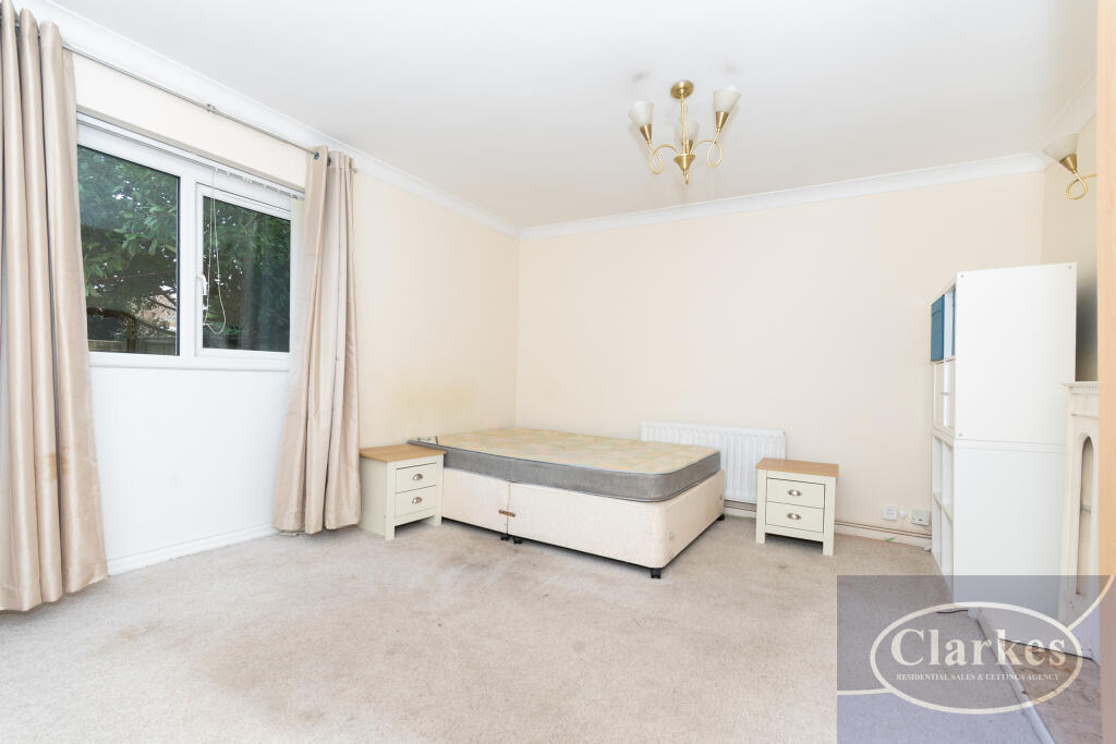 Talbot Drive, Wallisdown, Dorset photo 4