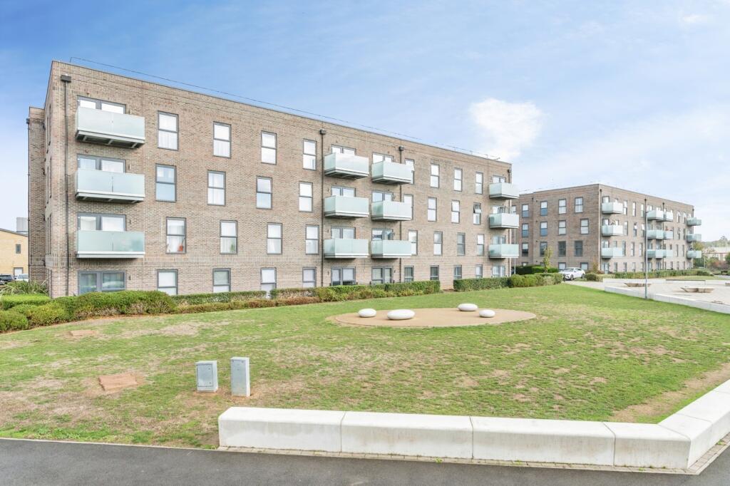 2-bed flat on Colliford Road, West Thurrock, Grays, Essex, RM20, £300,000