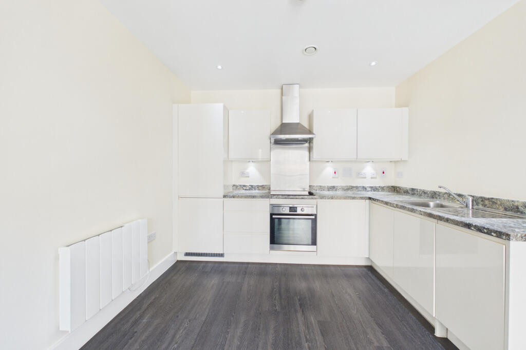 Apartment in Hemel Hempstead - View 3