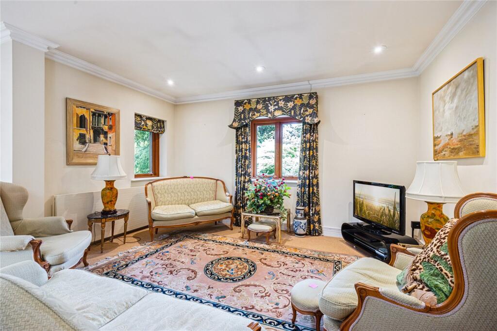 House in Kingston upon Thames - More
