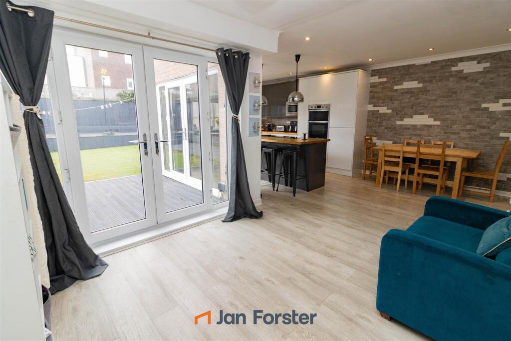 4-bed house on Kingston Close, Whitley Lodge, Whitley Bay, £450,000