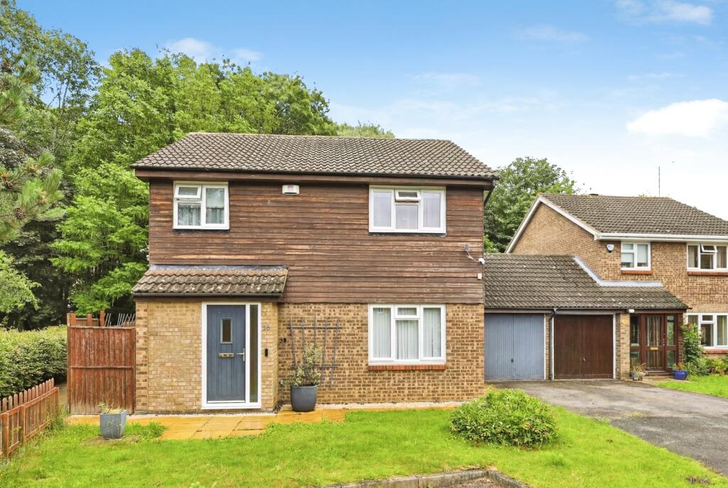 Main image of property: Parkside, NORTHAMPTON, Northamptonshire, NN3