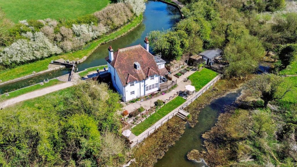Main image of property: Bulbourne - Canal Side