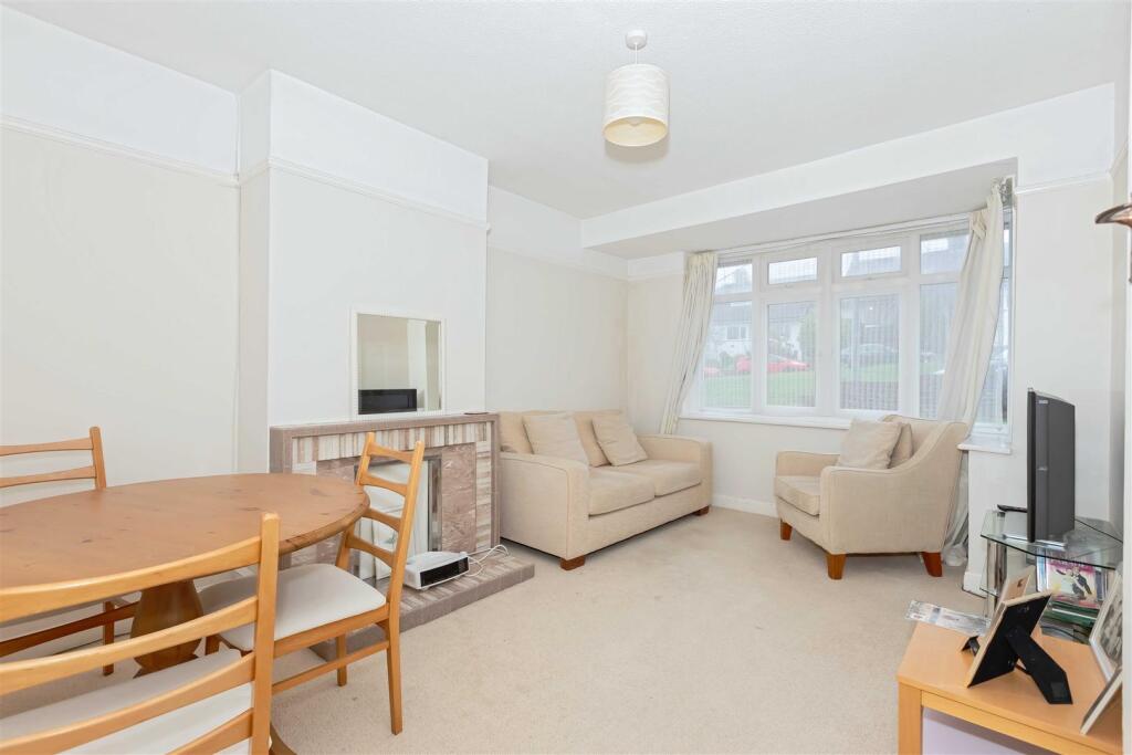 Westfield Close, Brighton photo 2